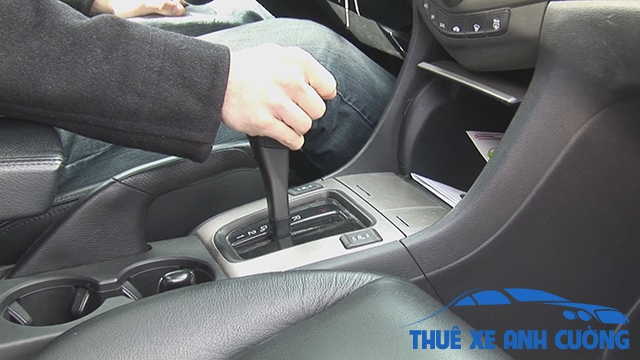 ky-thuat-lai-xe-len-doc-phanh-tay