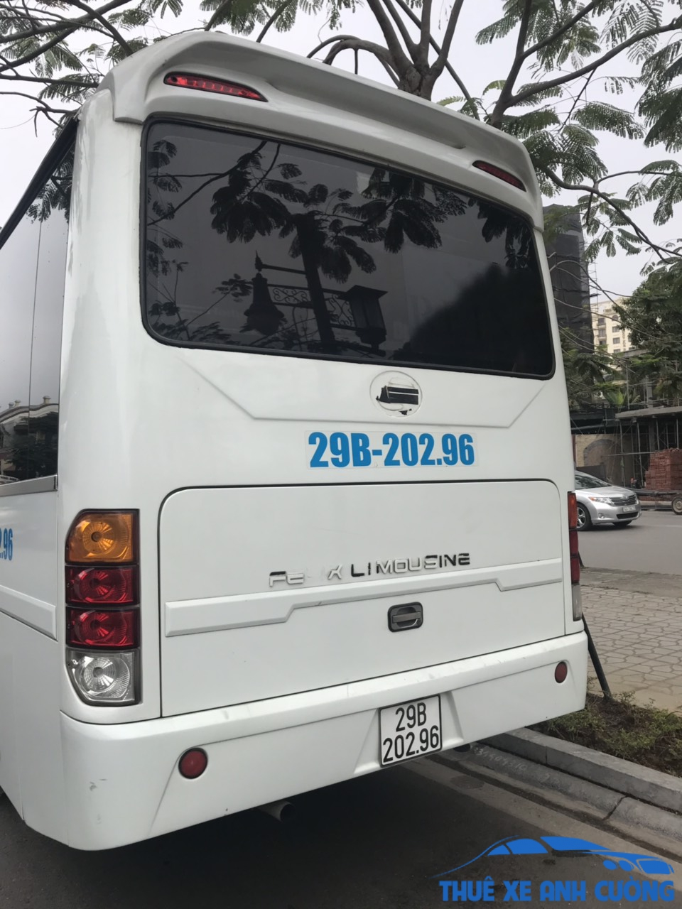 CHO THUE XE LIMOUSINE 17 GHẾ VIP 3