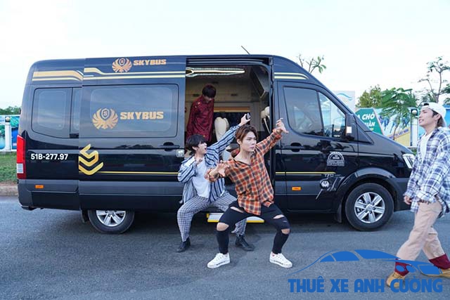 khach-hang-thue-xe-12-cho-1